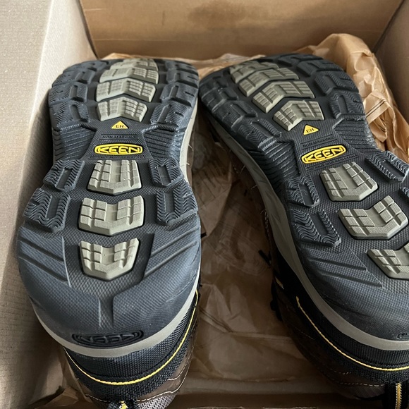 Keen Utility Footwear - Flint 2 MID - Picture 2 of 5